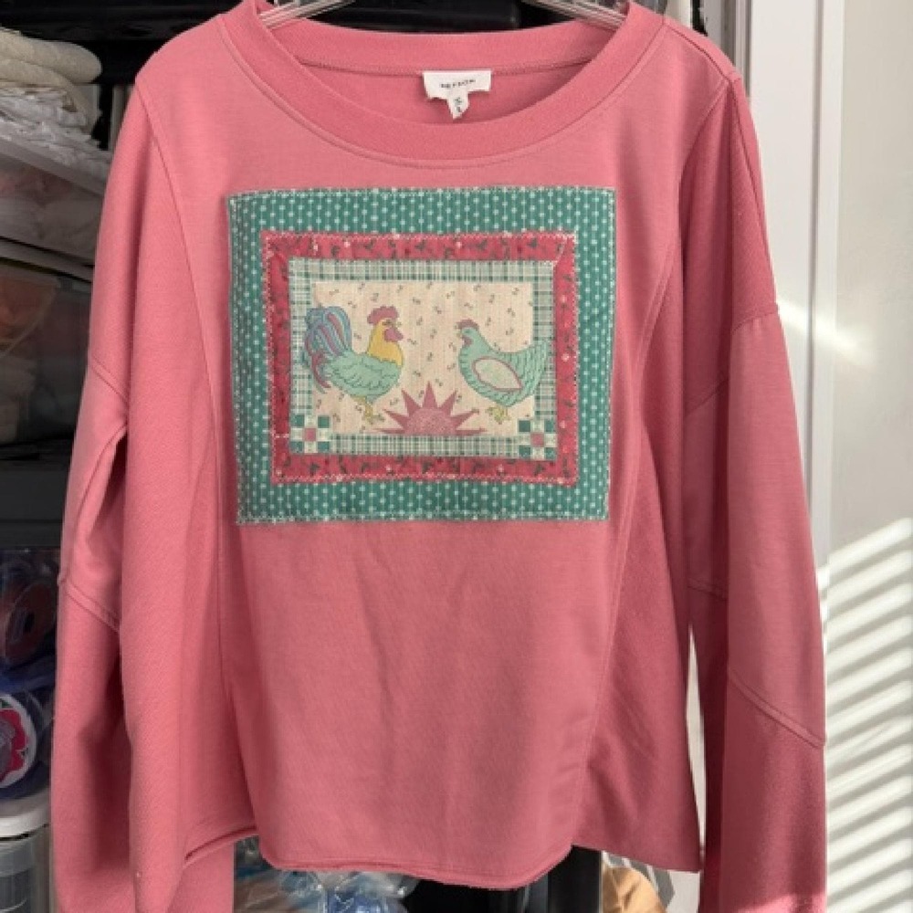 Handmade Vintage Country Rooster pink handmade crewneck sweatshirt, size L